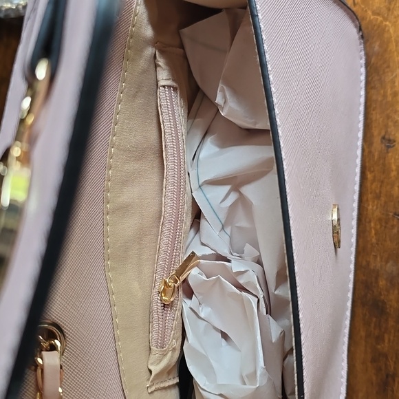 5X HOST PICK. NWT. Marilyn Monroe Cross Body or Hand Bag Pink Purse - Picture 5 of 10